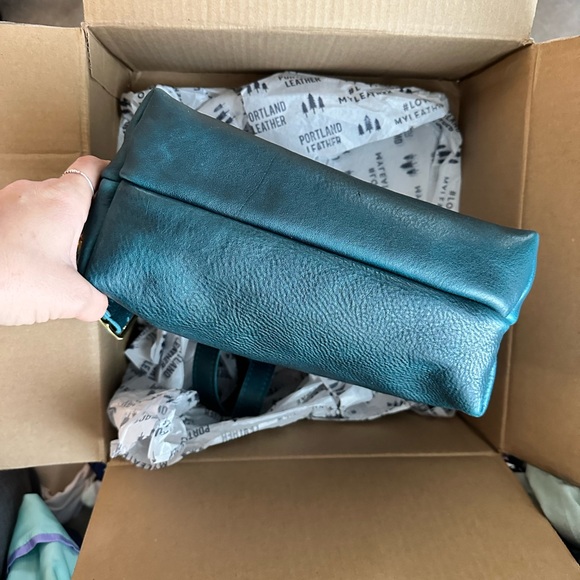 LAGOON AP Portland Leather Backpack tote - Picture 5 of 5